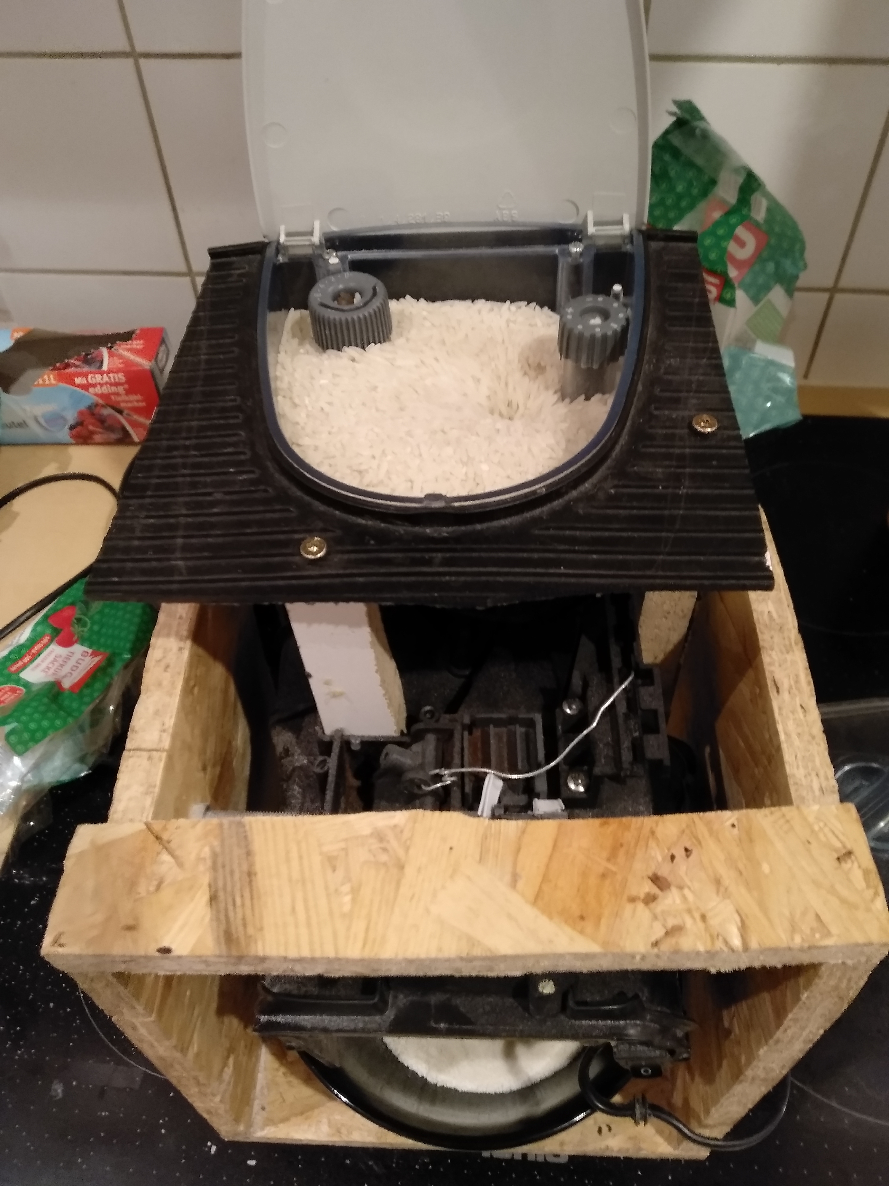 die_mahlmaschine2.jpg die_mahlmaschine2.jpg